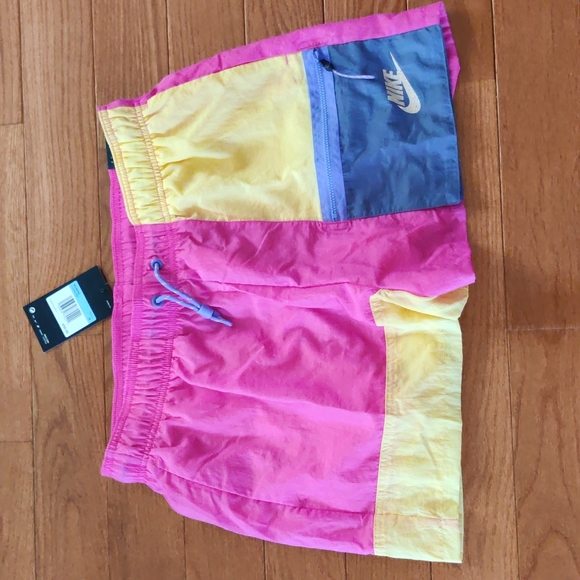 Nike women shorts - Picture 7 of 8